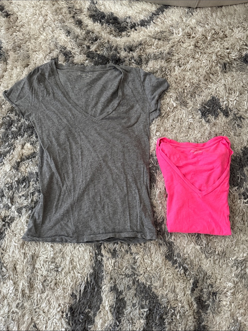 Bundle of 14 V Neck T-shirts - Picture 3 of 4